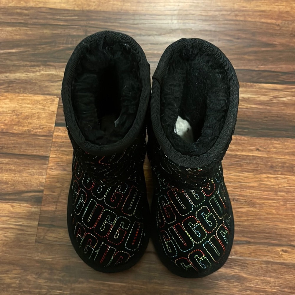 Ugg Classic Ii Graphic Stitch